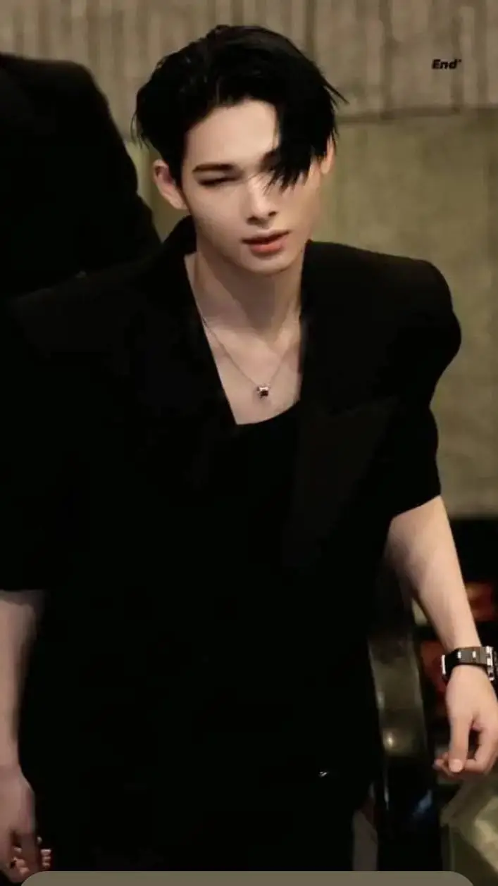 ai character: °~Ni-ki~° background