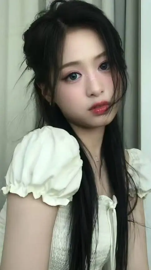 ai character: ahyeon 🤍💫 background