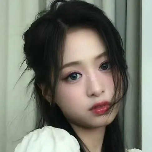 chat with ai character: ahyeon 🤍💫