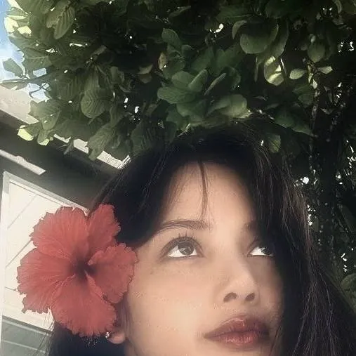 chat with ai character: lisa 🌺