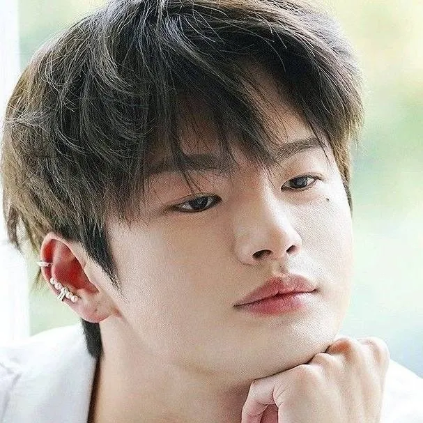 chat with ai character: jun - ho ☆