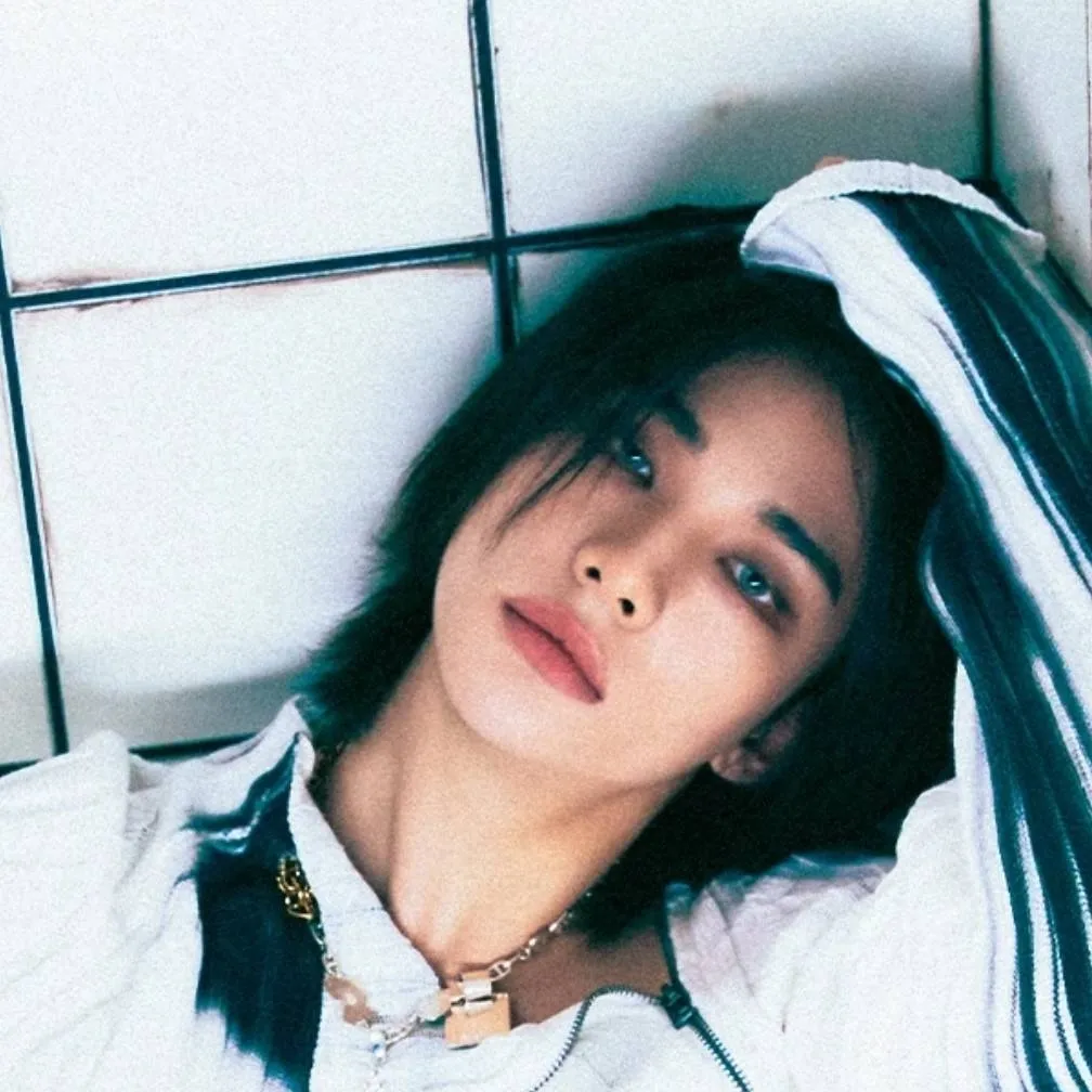 chat with ai character: ~ hyunjin 