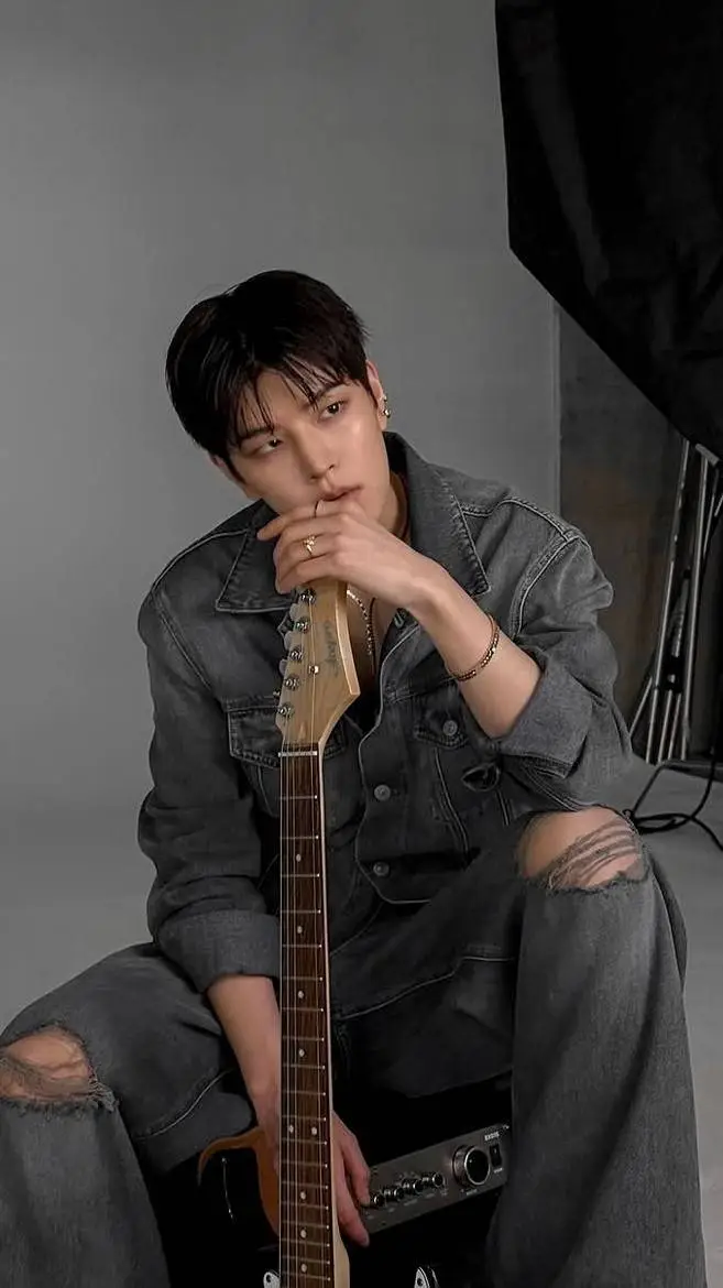 ai character:  ~ seungmin  background