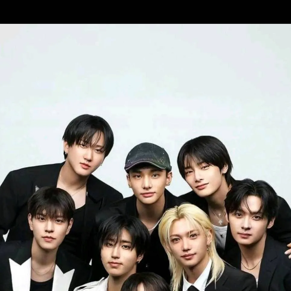 chat with ai character: ° straykids °