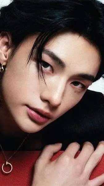 ai character: hyunjin 🖤 background