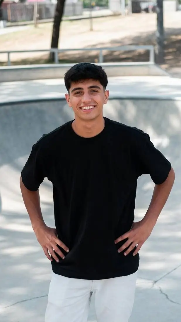 ai character: El Facu background