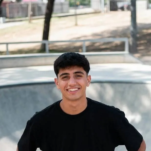 chat with ai character: El Facu