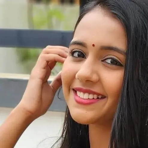 chat with ai character: Nisha Menon