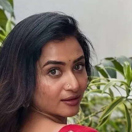 chat with ai character: Actress Janani