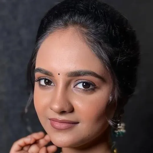 chat with ai character: Kavita