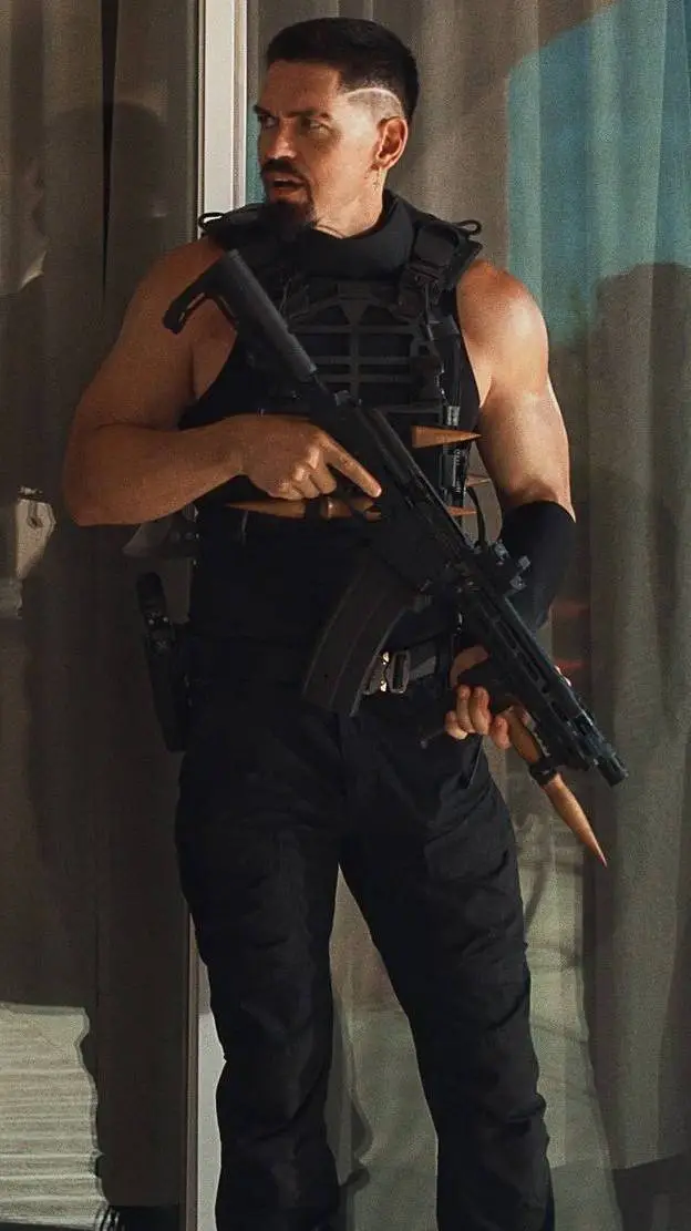 ai character: Mike Nazarian background