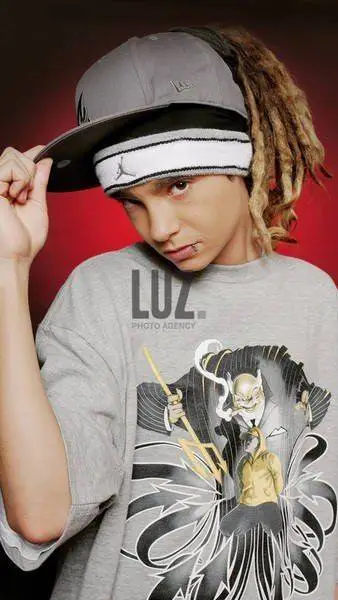 ai character: Tom Kaulitz background