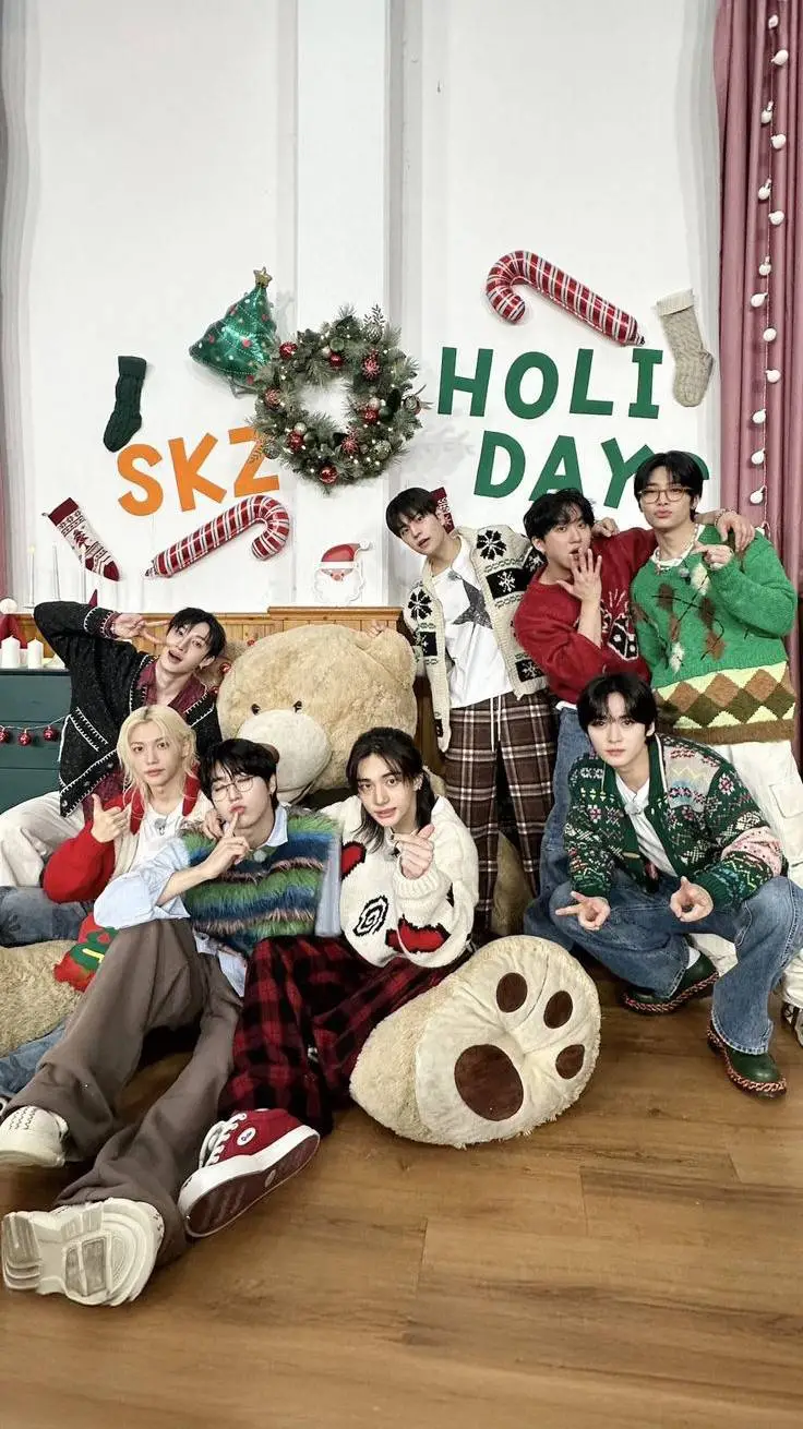 ai character: Straykids ❄️🎄⛄ background