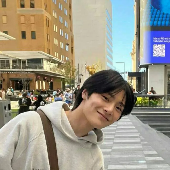 chat with ai character: I.N