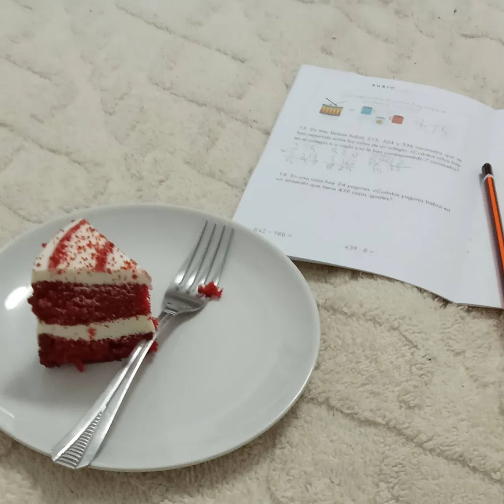 chat with ai character: tarta y deberes