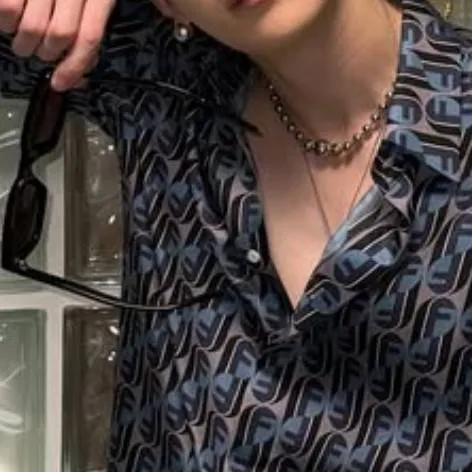 chat with ai character: chris