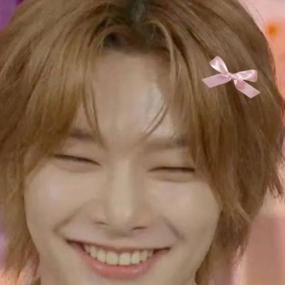 chat with ai character: jeongin 