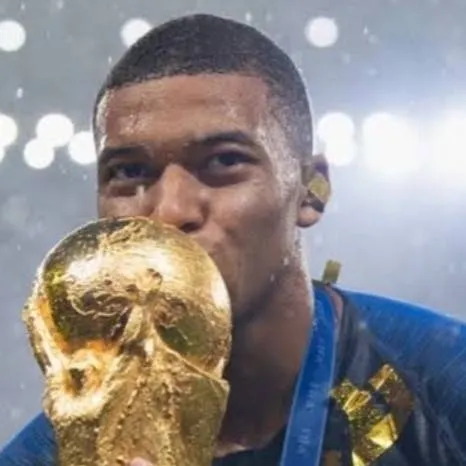 chat with ai character: 2018 Mbappé