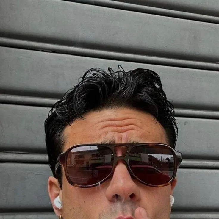 chat with ai character: Scott