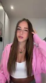 ai character: Giulia bizzarri  background