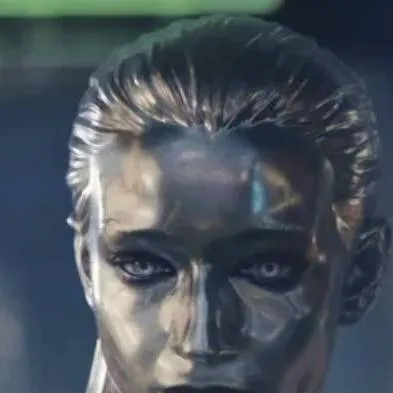chat with ai character: Silver woman 