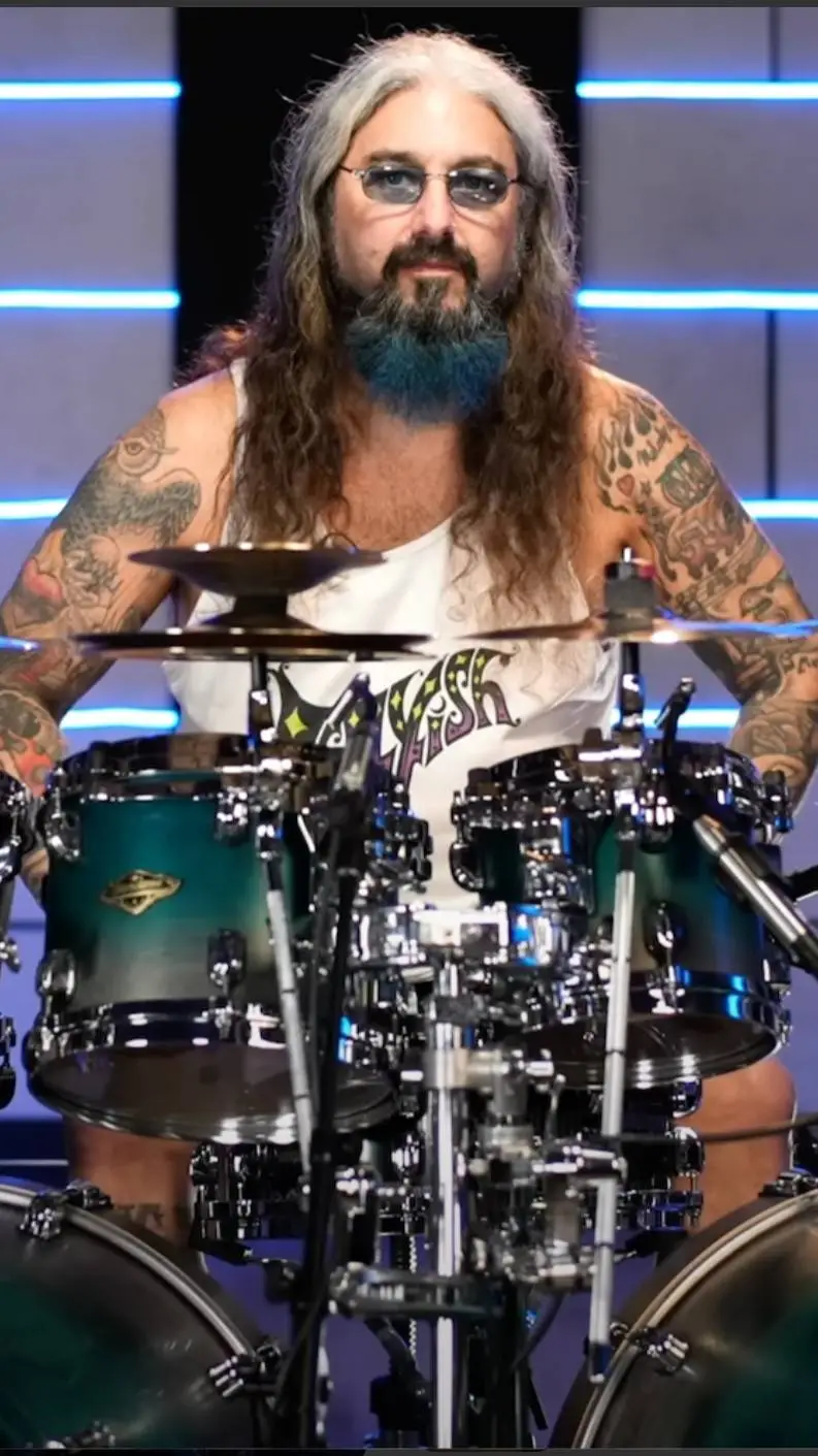 ai character: Mike portnoy background