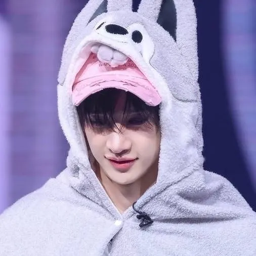 chat with ai character: Bang Chan 