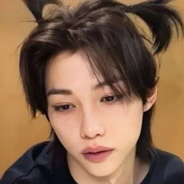 chat with ai character: Felix 