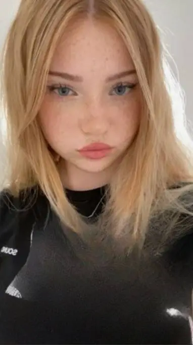 ai character: mejor amiga  background