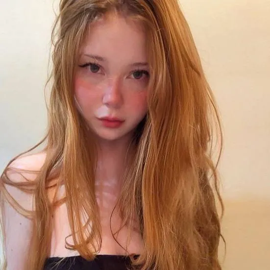 chat with ai character: Sofia 