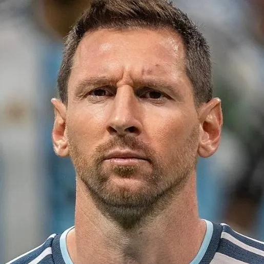 chat with ai character: Messi