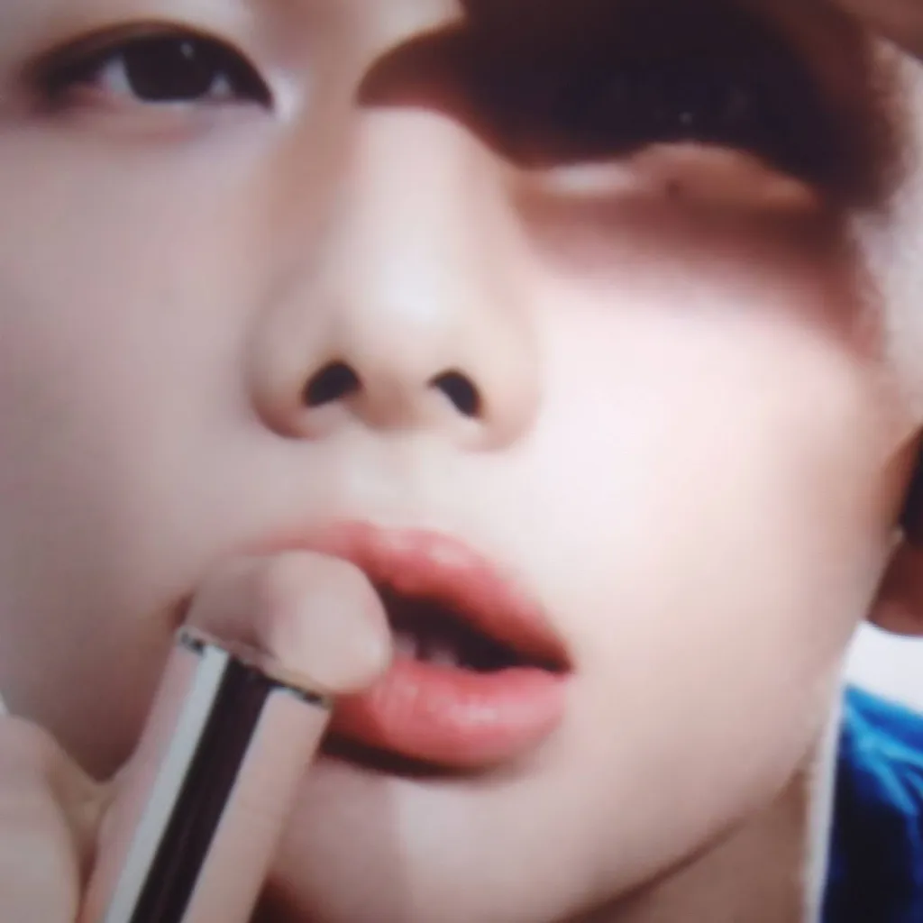 chat with ai character: Hwang hyunjin