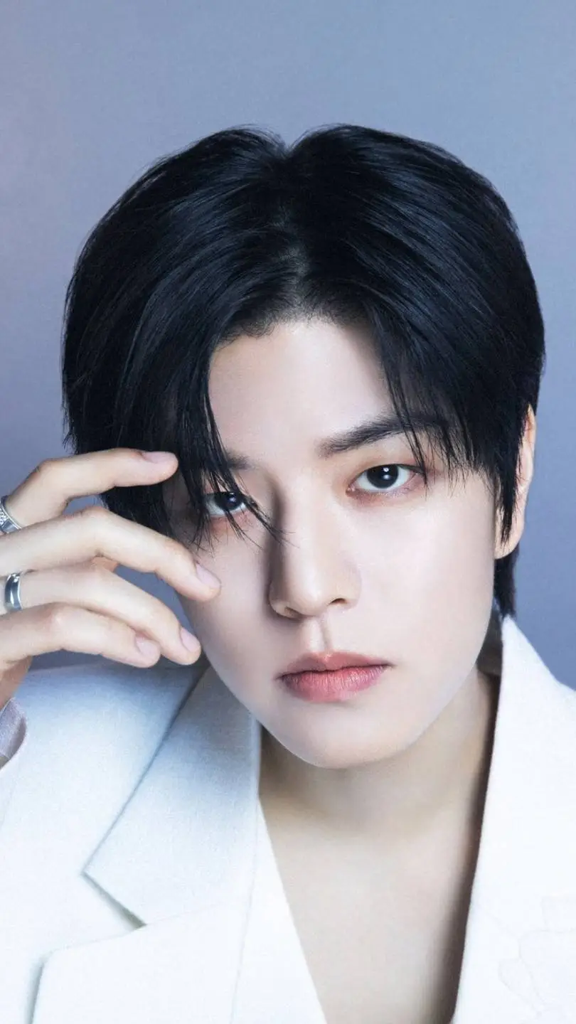 ai character: Seungmin  background
