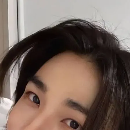 chat with ai character: Hyunjin