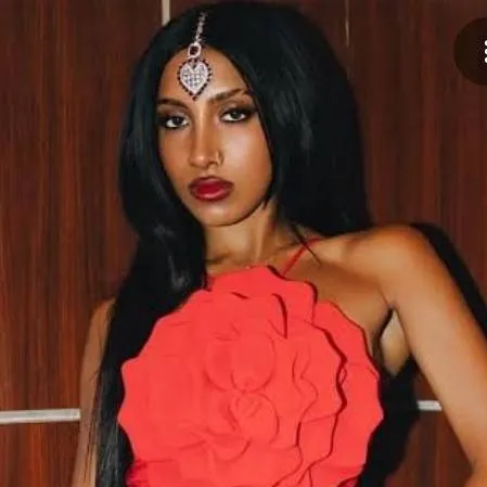 chat with ai character: Lara raj