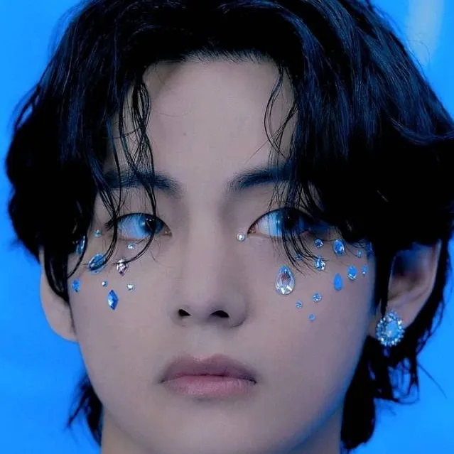 chat with ai character: Taehyug🥀✨