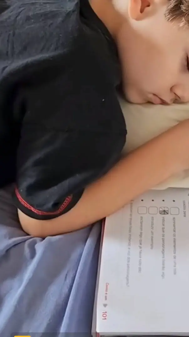 ai character: mi hermanito background