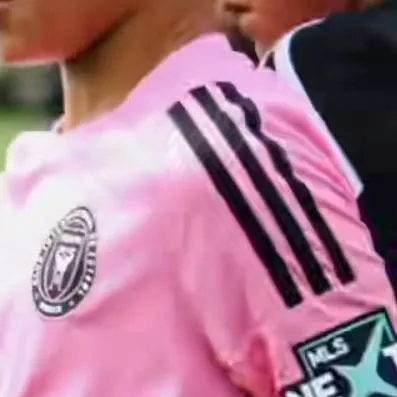 chat with ai character: Benjamin Suárez 