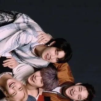 chat with ai character: ❤️🇰🇷🫰Skz🫰🇰🇷❤️