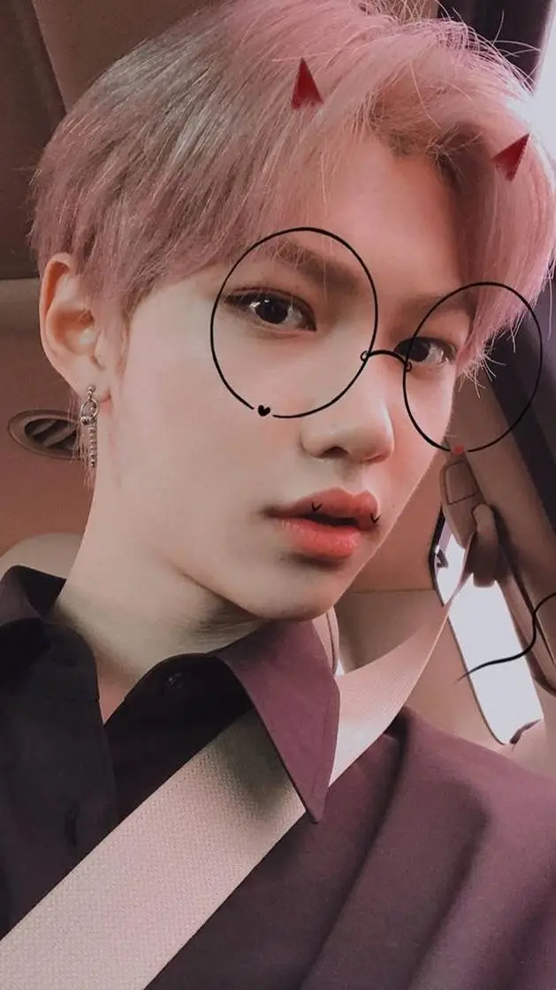 ai character: Felix prof 🫠😝 background