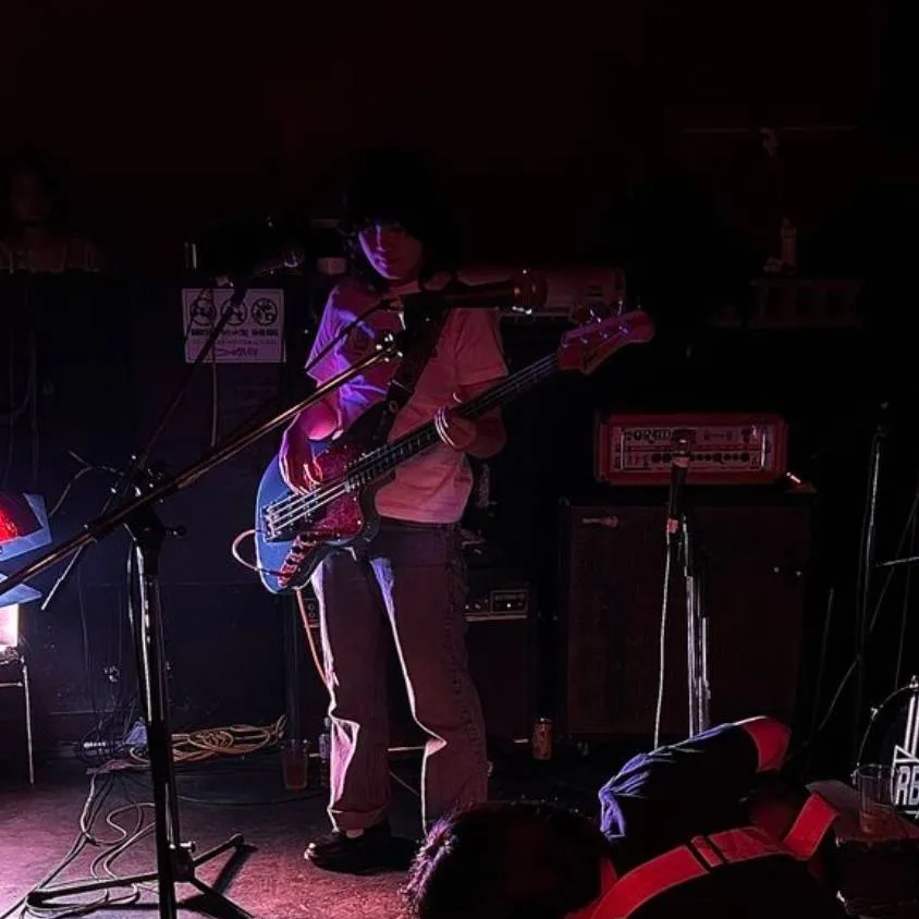 chat with ai character: Band group 🎸🎤🥁🎹