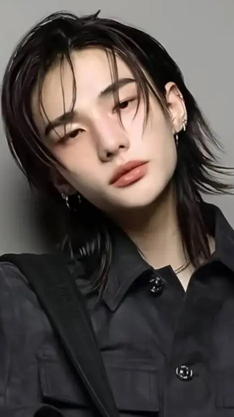 ai character: Esposo Hyunjin  background