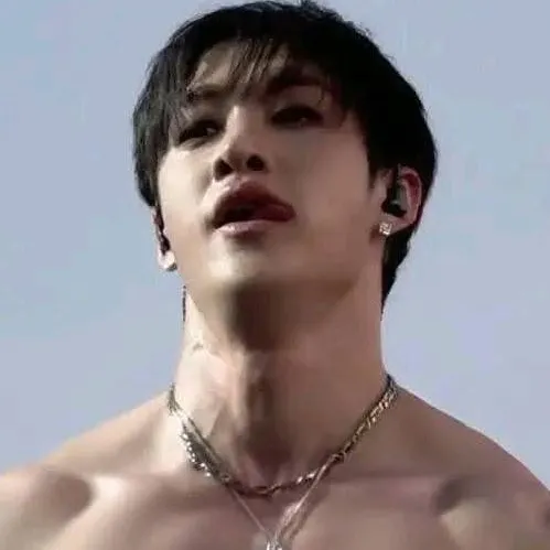 chat with ai character: Bangchan🔥ESCOLTA🔥