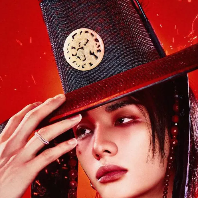 chat with ai character: Emperador Hyunjin