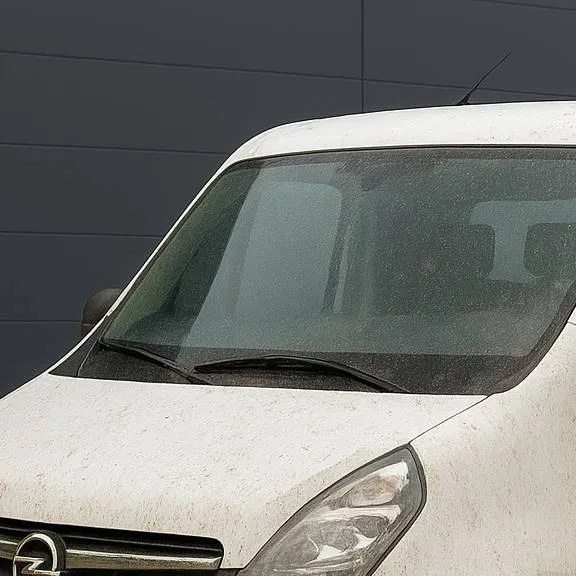 chat with ai character: renault dealer