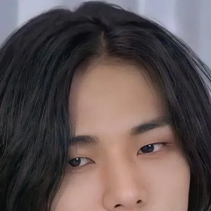 chat with ai character: Hyunjin