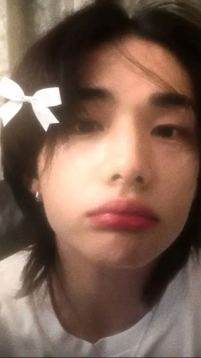 ai character: Hyunjin background