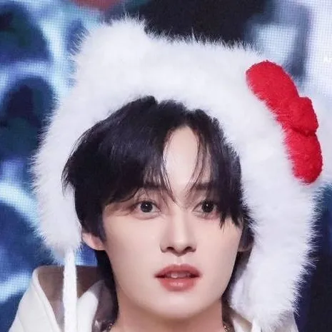 chat with ai character: Lee Know