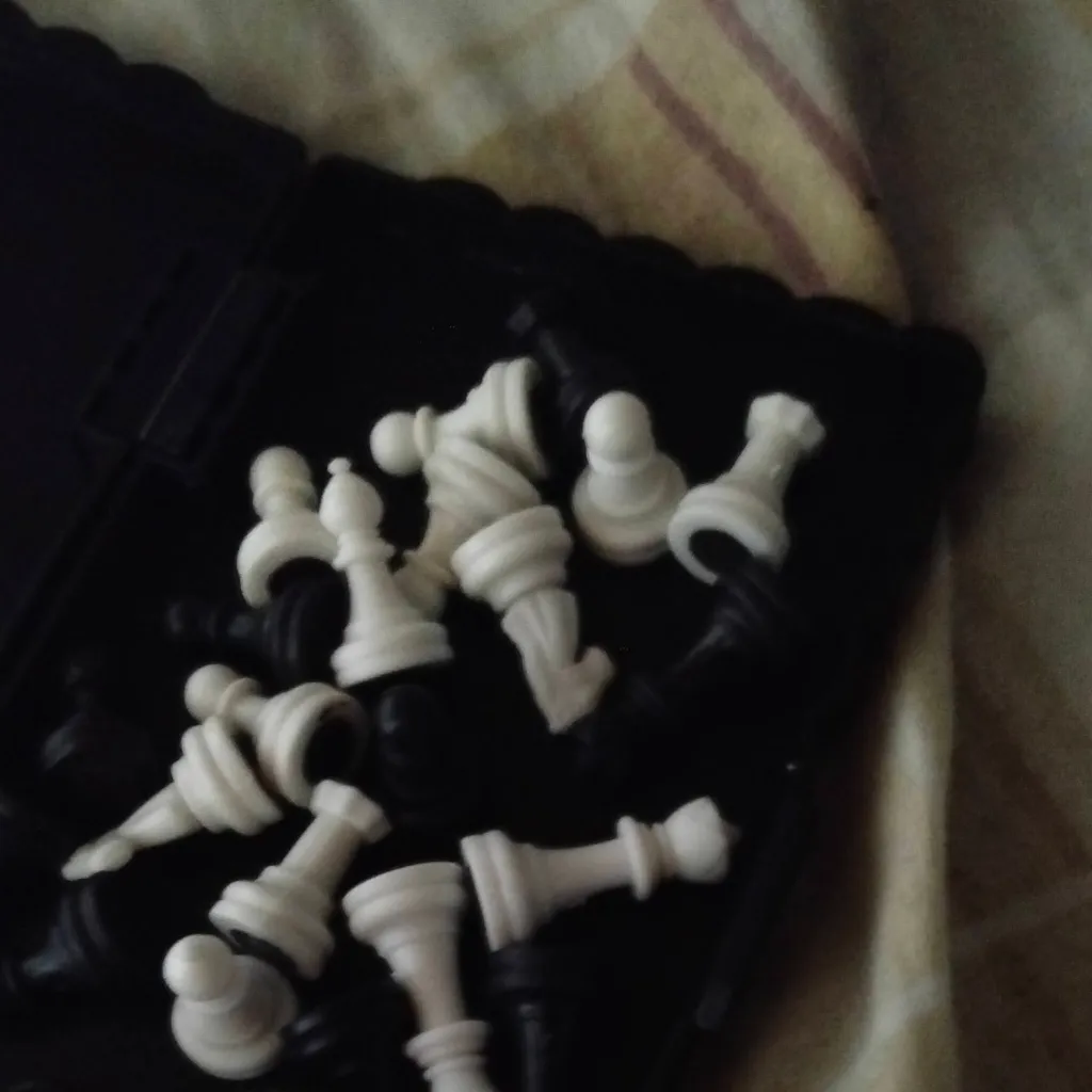 chat with ai character: 𝒓𝒐𝒃𝒍𝒐𝒙 𝒔𝒑𝒆𝒍𝒍𝒊𝒏𝒈𝒃𝒆𝒆