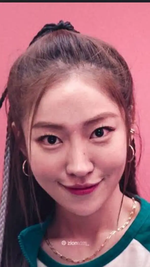 ai character: Kang mi-na  background